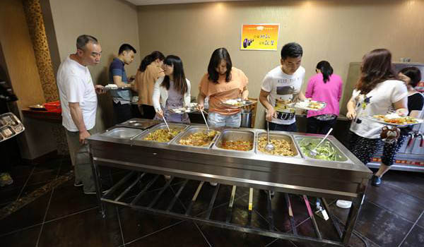 什么是團膳服務(wù),食堂是否屬于團膳膳食？